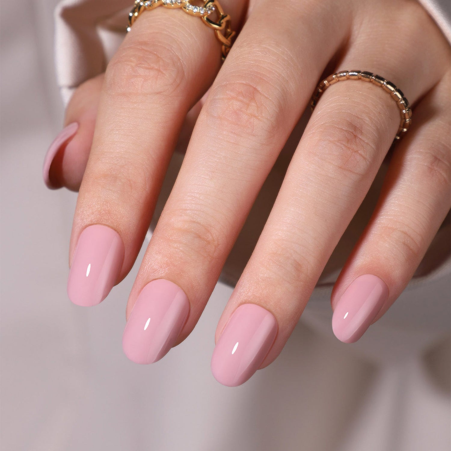 Ongles en gel souples courts et ovales rose
