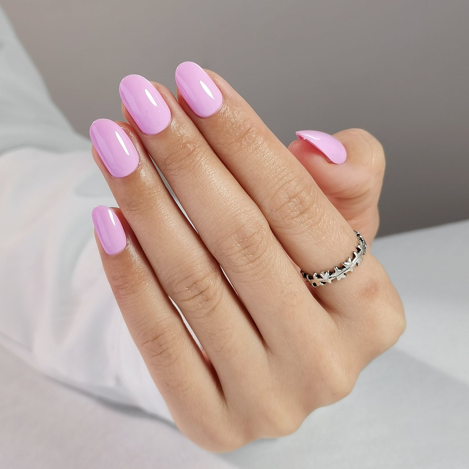 Ongles en gel souples courts et ovales roses pour jeunes