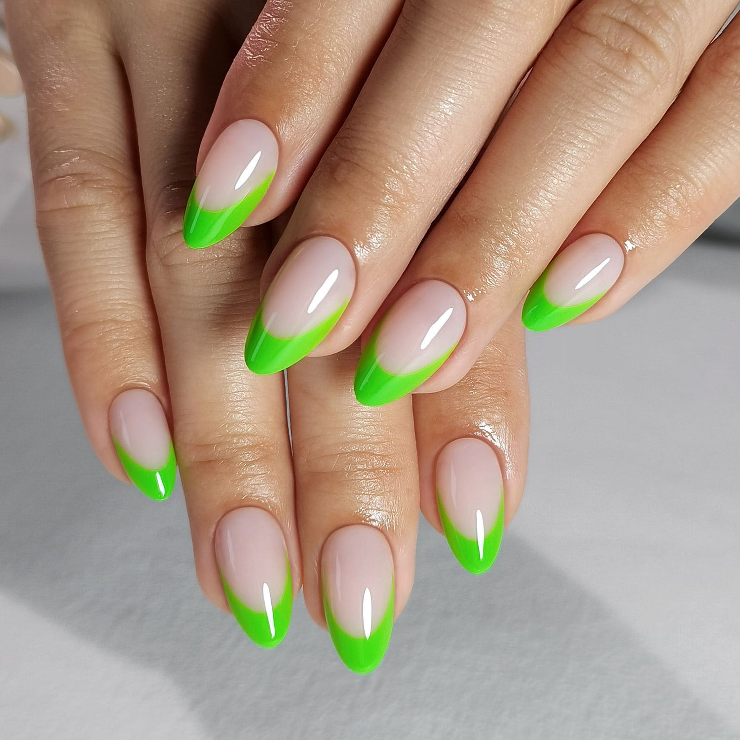 French Green Tips Kurze Mandelnägel