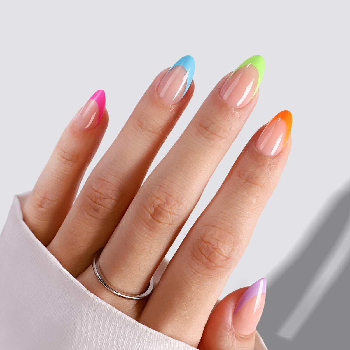 Ongles pastels français brillants