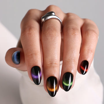 Unhas press-on amendoadas cat eye Aurora Muse: vista na mão com o punho à frente | SHANGMENG®