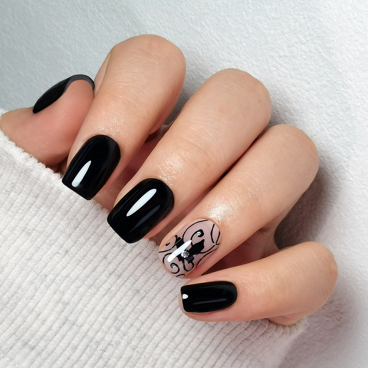 Ongles en gel souple noir classique