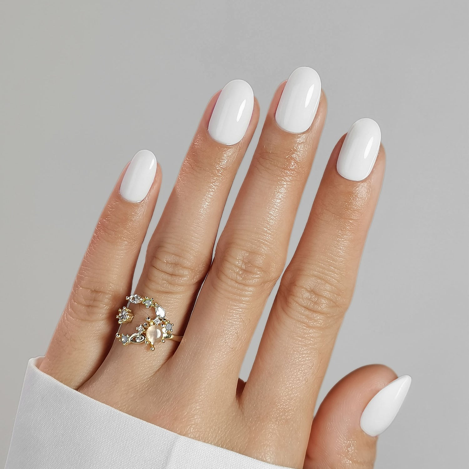 Ongles en gel souple blanc laiteux aux amandes