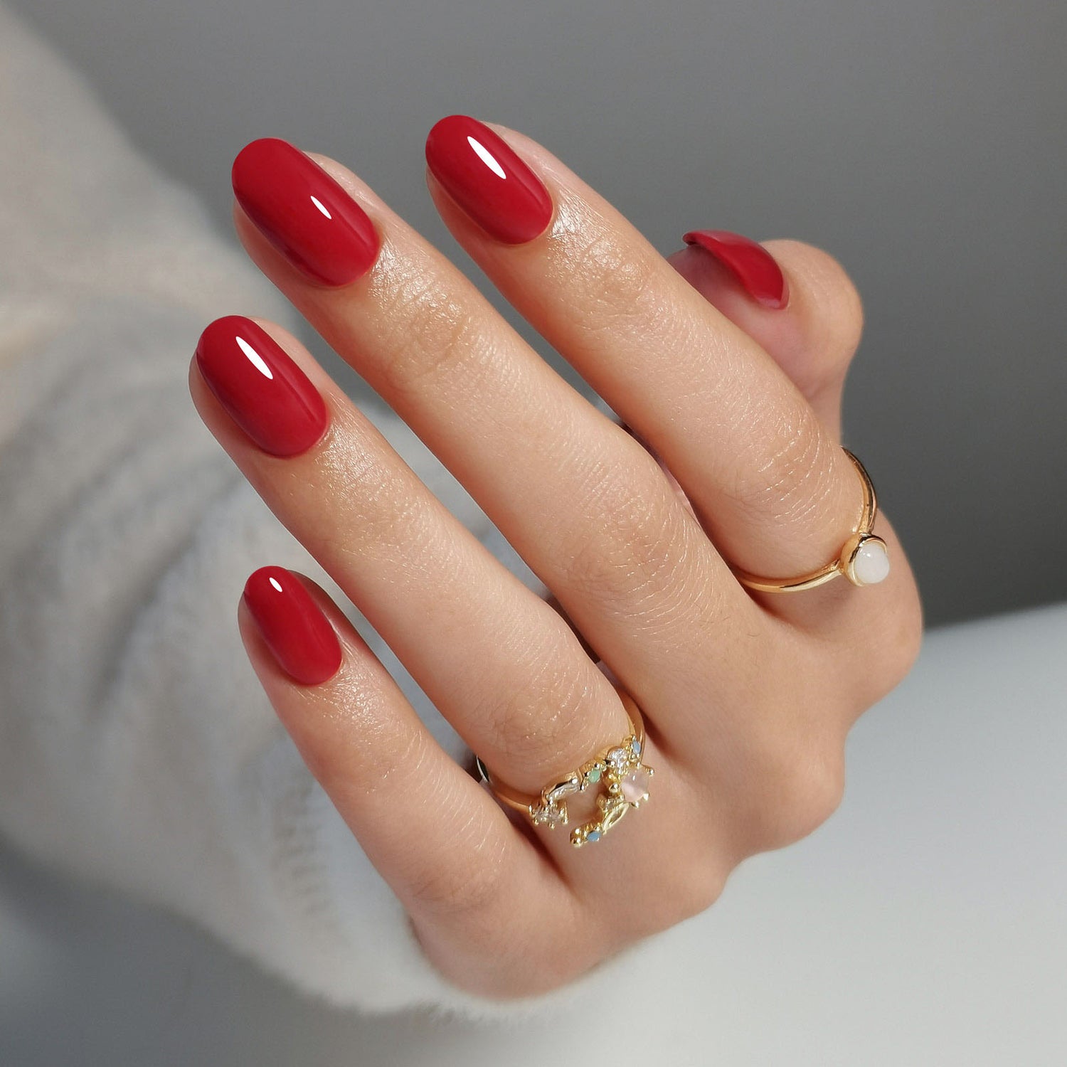 Ongles en gel souple ronds rouge cerise