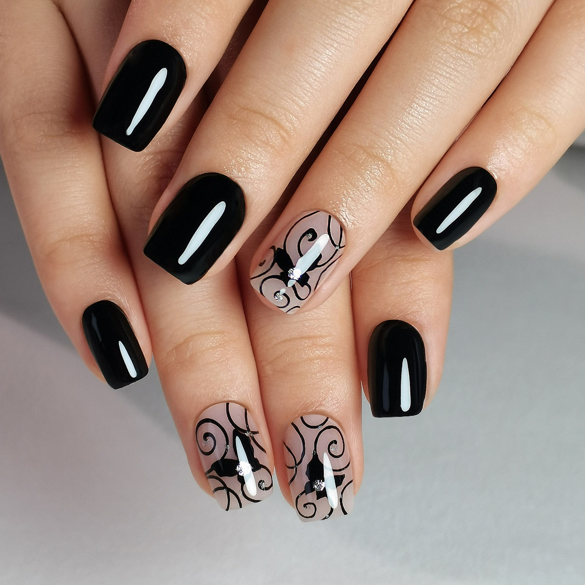 Ongles en gel souple noir classique