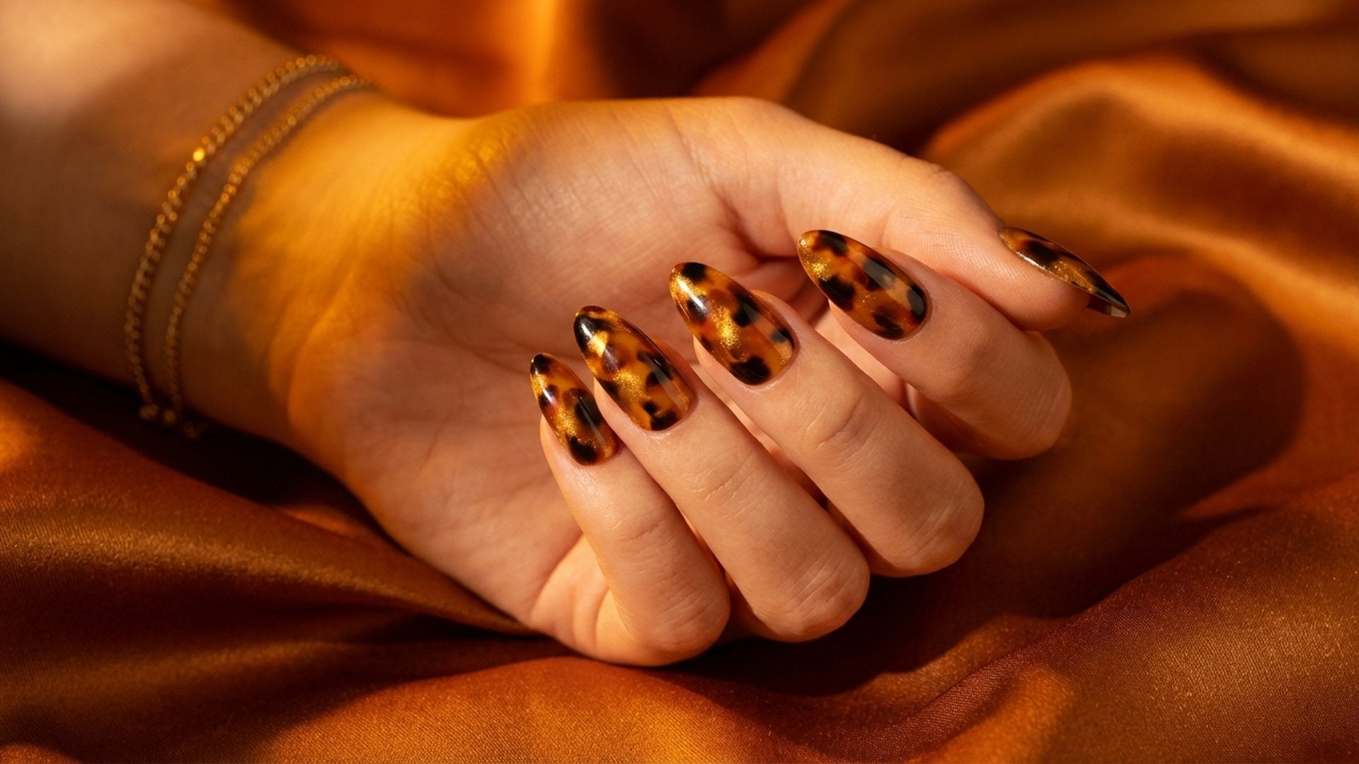 Tortoiseshell Nails: Timeless Pattern Guide hero image