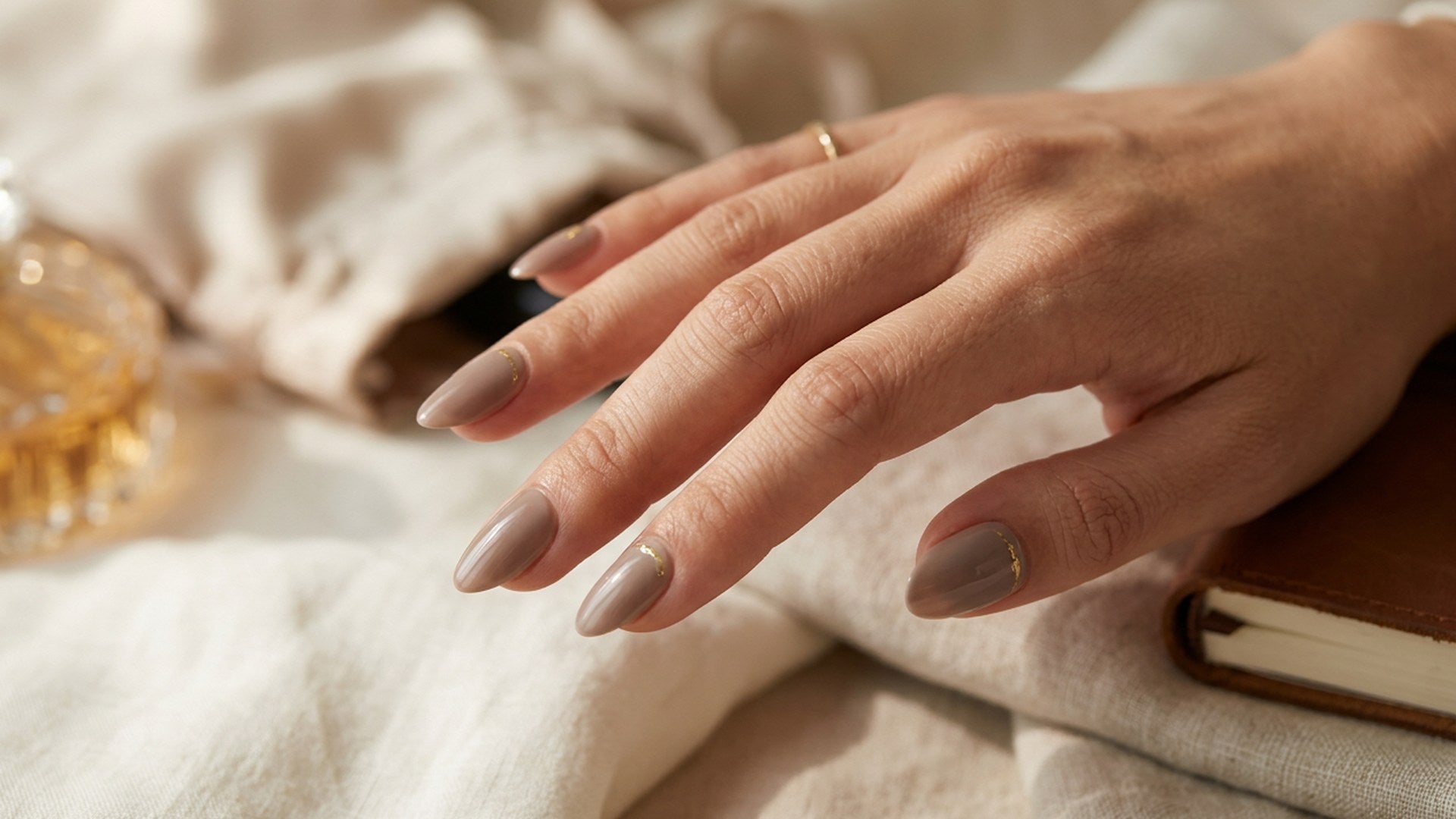 Press-On Nails for Travel: Packing & Maintenance Guide hero image