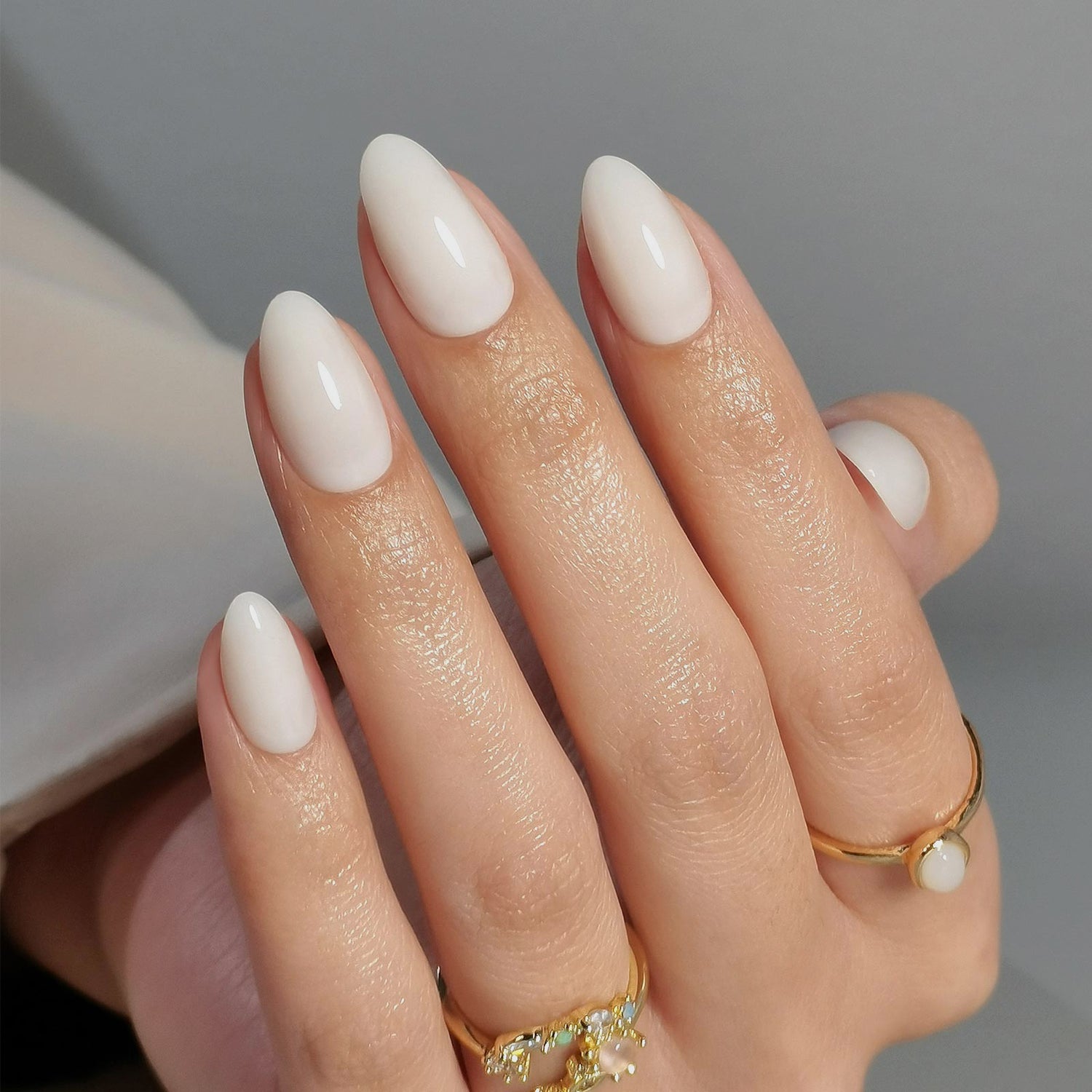 Cream White Short Almond Nails