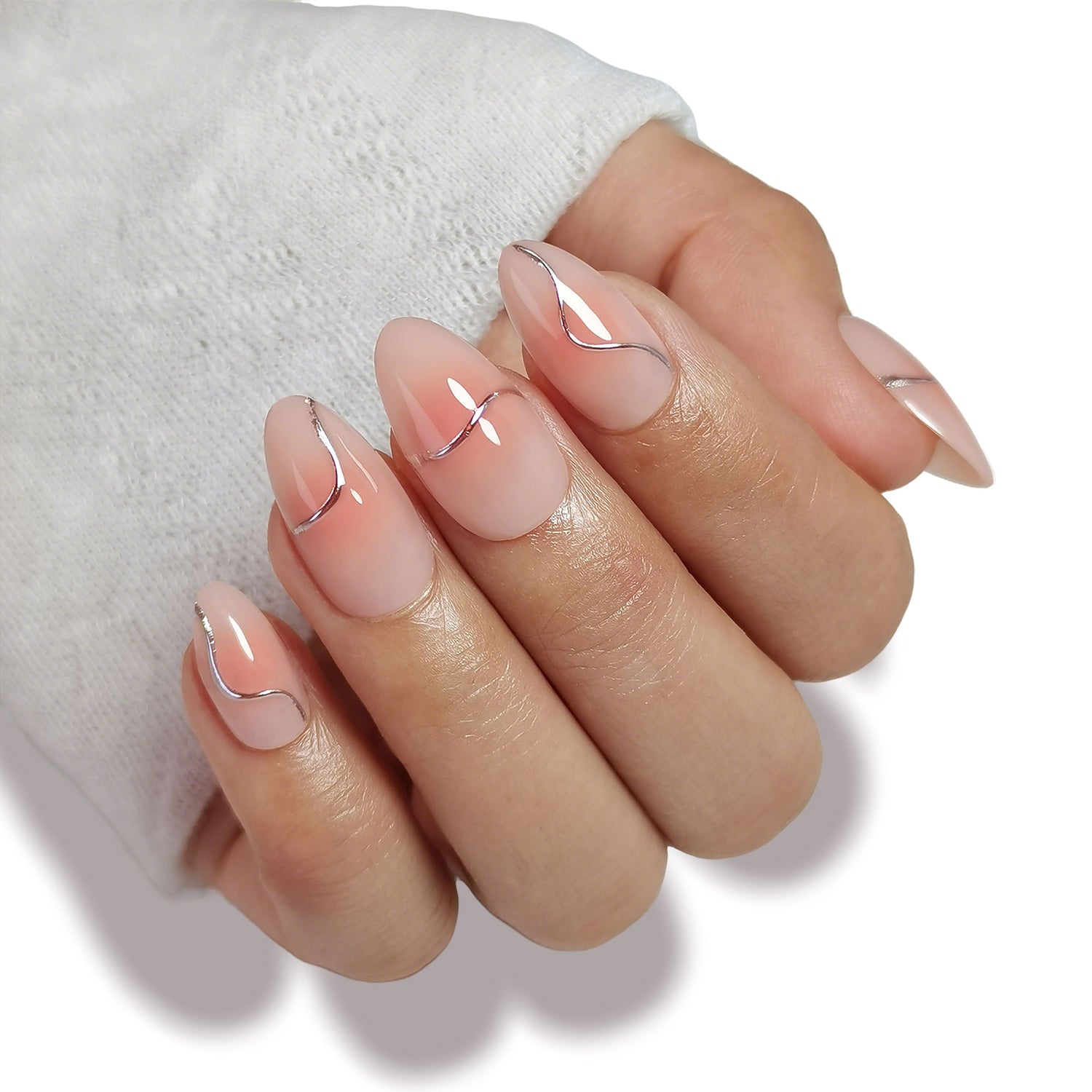Ongles en amande rose blush 3D argenté tourbillonnant