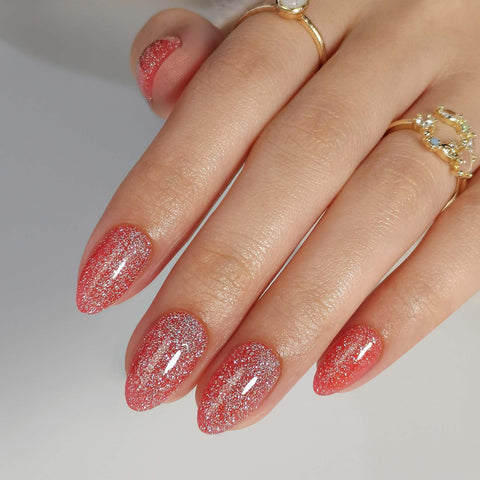 Glitzernde dunkelgrüne Softgelnägel