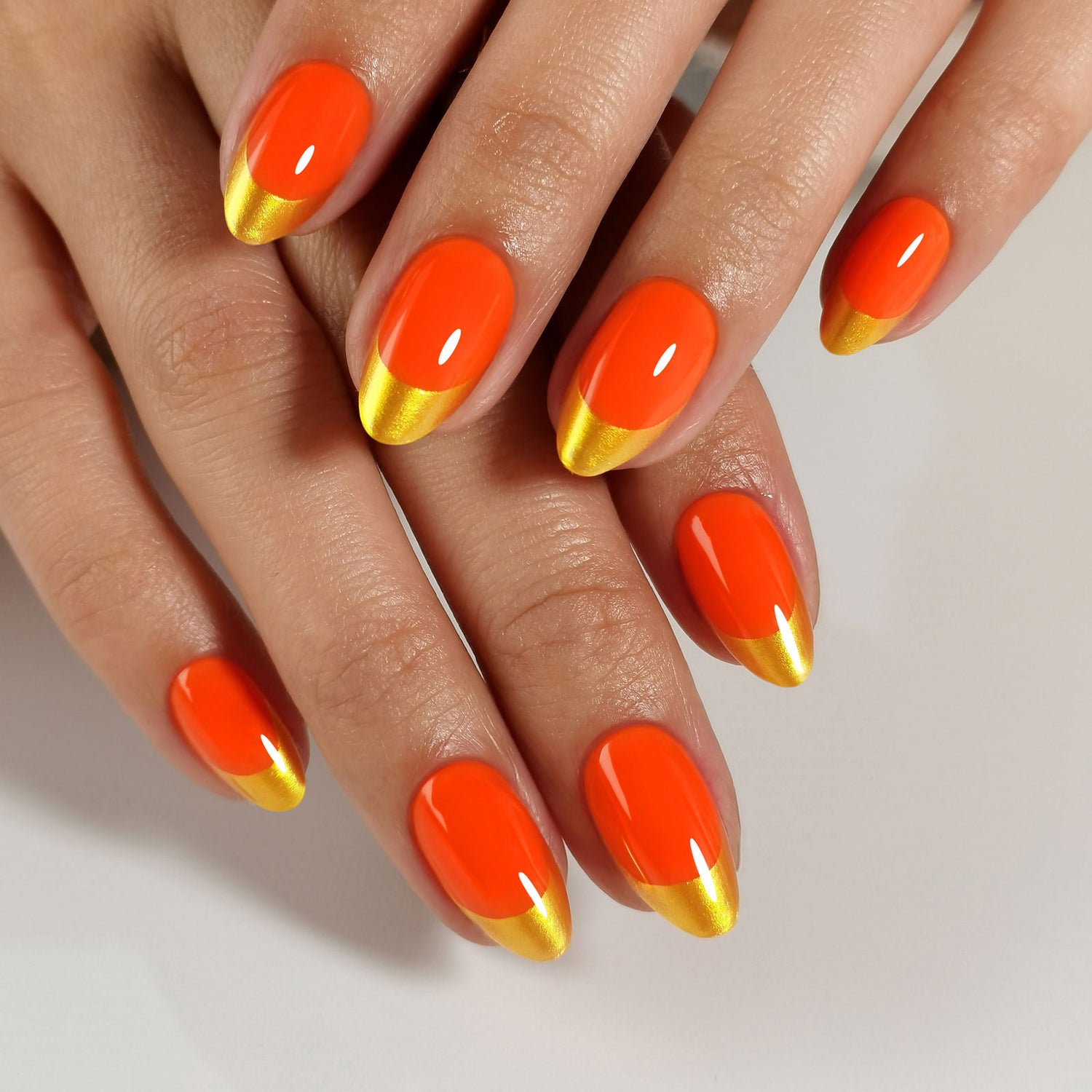 Ongles French Tip dorés Sunset Glow