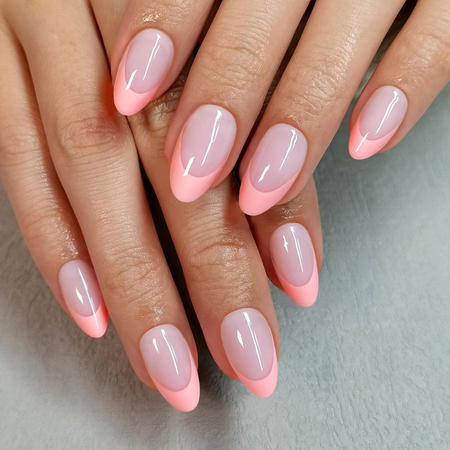 Ongles à presser en amande rose