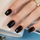Klassische schwarze Softgelnägel