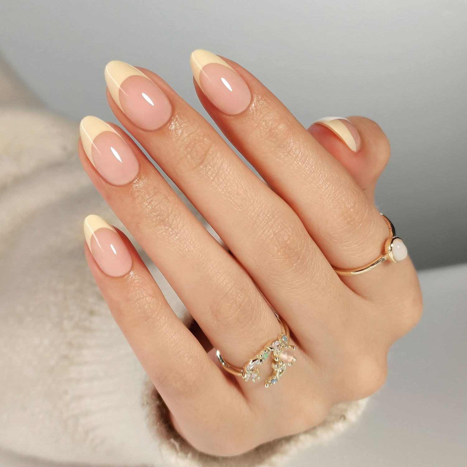 Buttermilk French Tips Almond - Press on Nails
