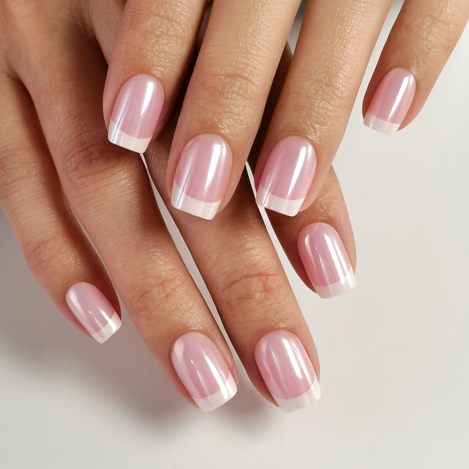 Ongles courts carrés blancs Aurora français