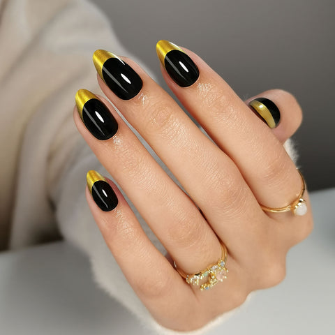 Schwarze French Tip Mandel-Press-On-Nägel mit Goldspitze