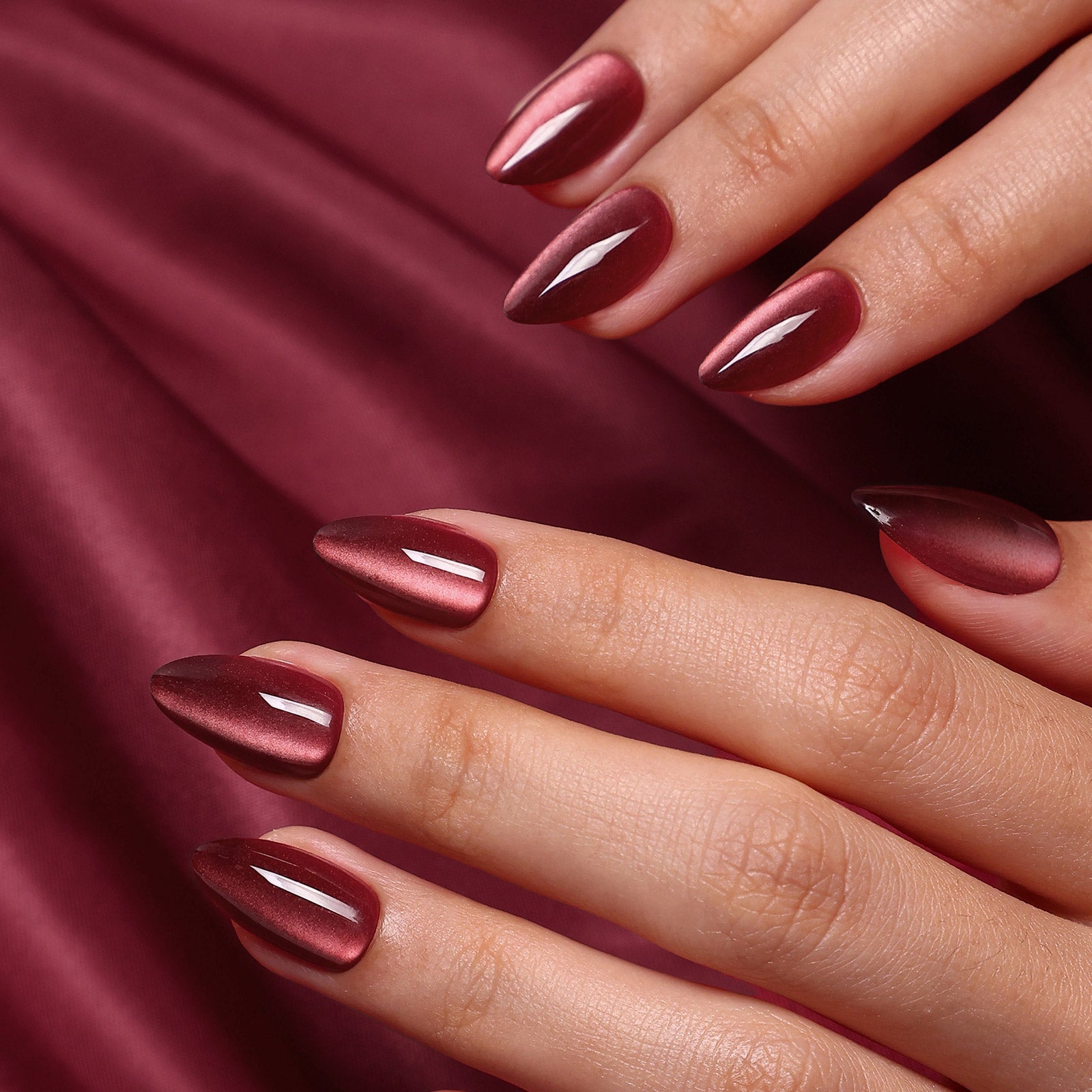 Burgundy Cat Eye Mittel-Mandel-Soft-Gel-Press-On-Nägel detail image 3