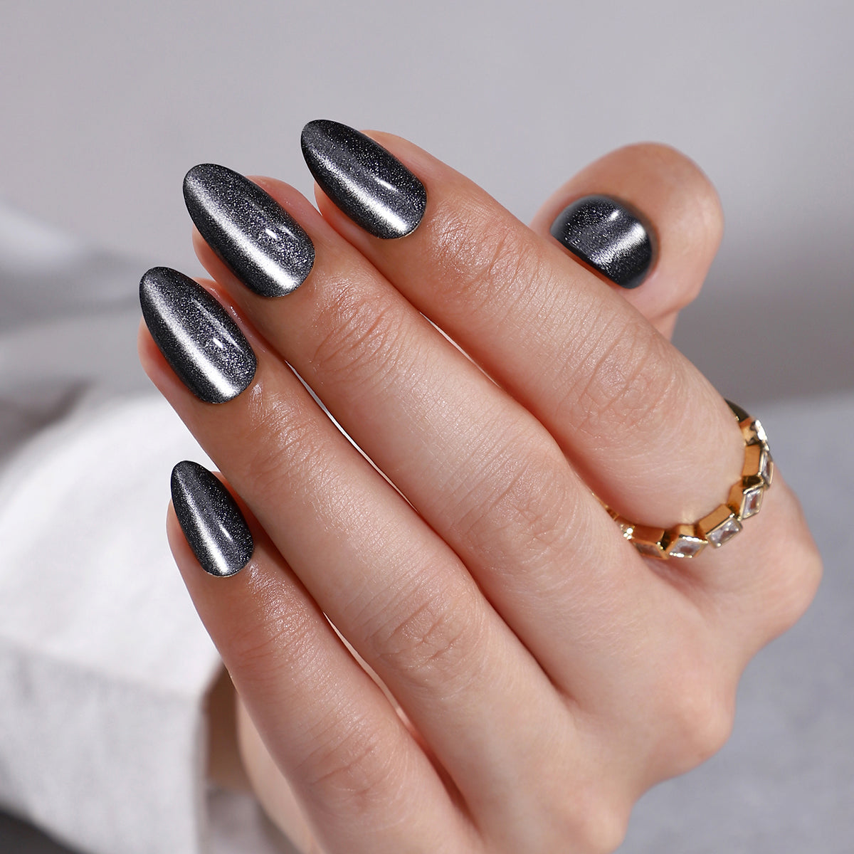 Black Crystal Cat Eye Gel Nails