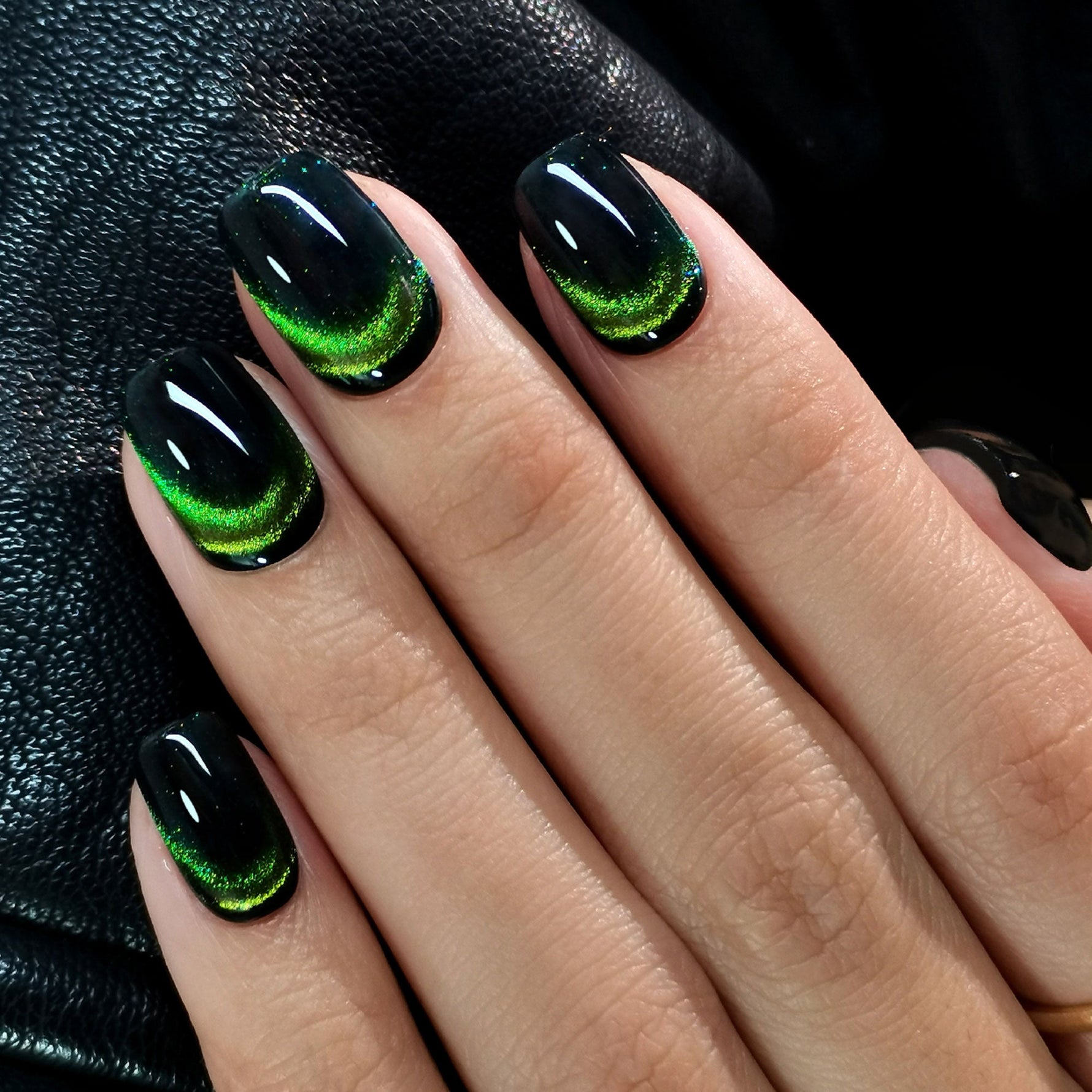 Cat Eye Emerald Green Magnetic Gel Nails