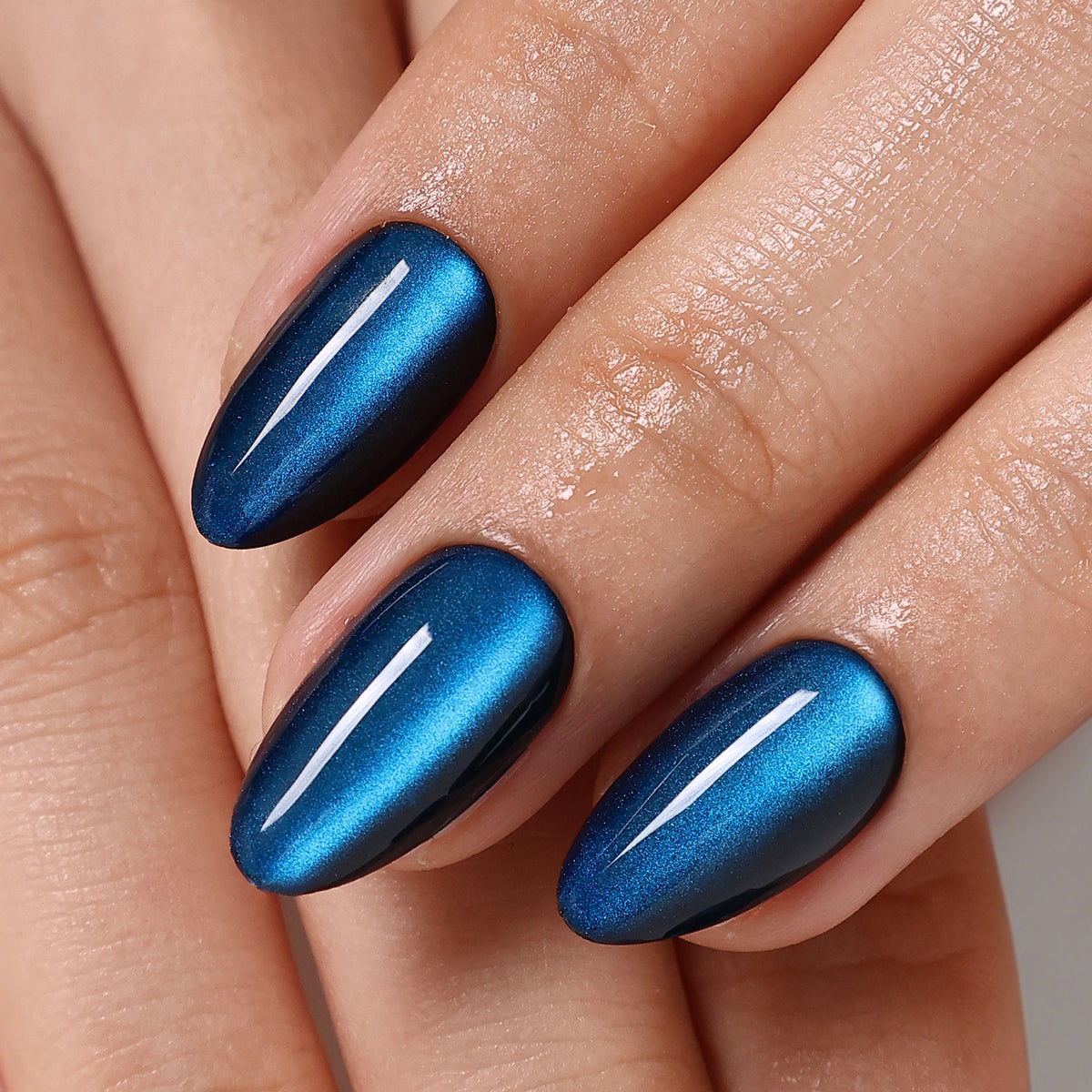 Sapphire Muse unhas press-on amendoadas cat eye: vista da mão, cat eye amendoado a | SHANGMENG®