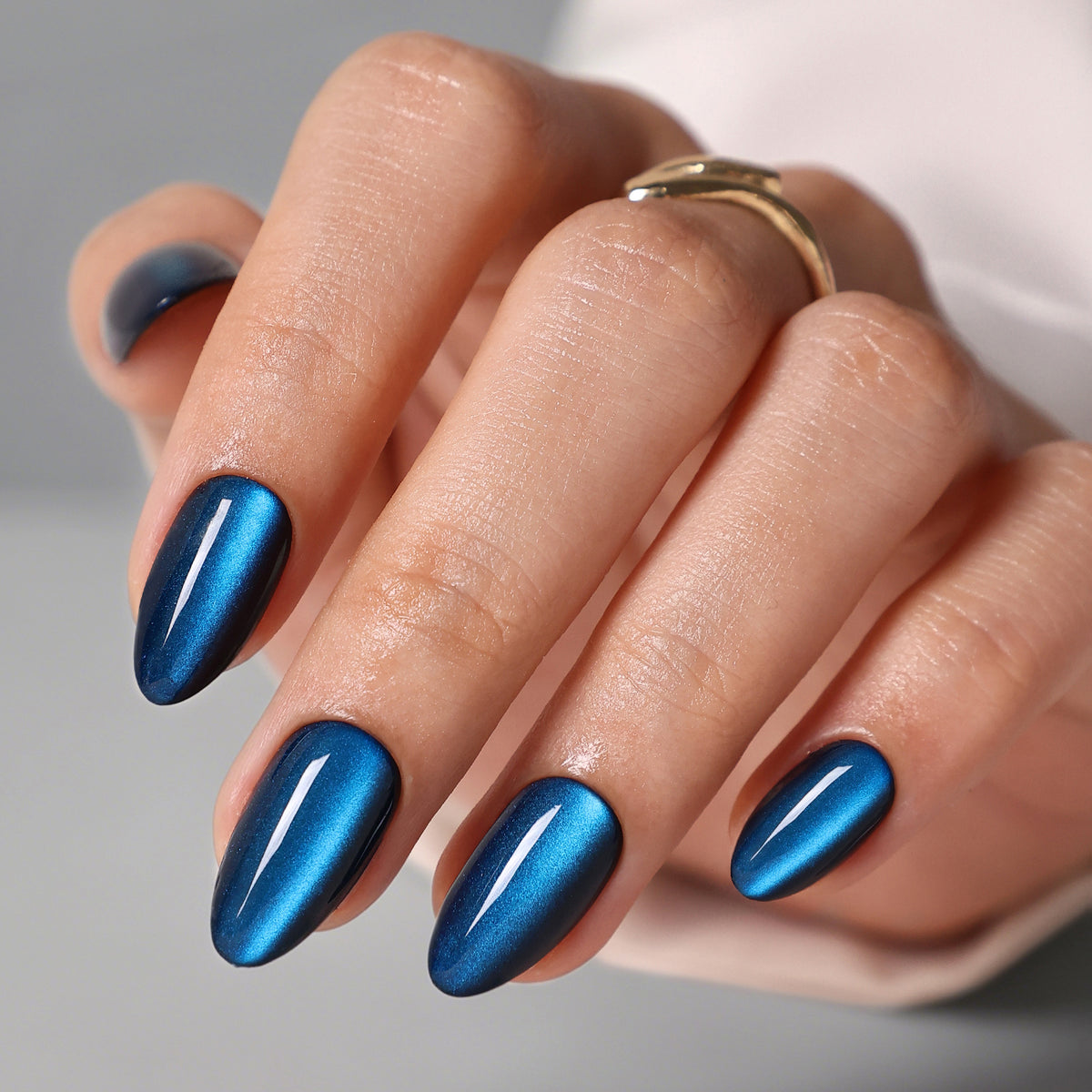 Sapphire Muse unhas press-on amendoadas cat eye: vista da mão, cat eye amendoado b | SHANGMENG®