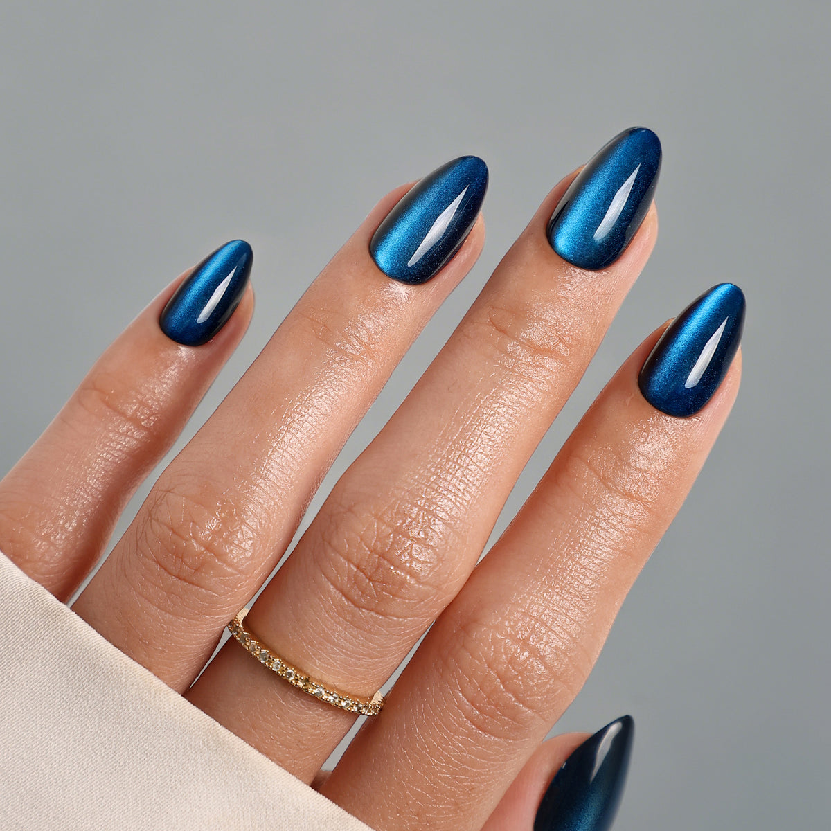 Sapphire Muse unhas press-on amendoadas cat eye: vista da mão, cat eye amendoado e | SHANGMENG®