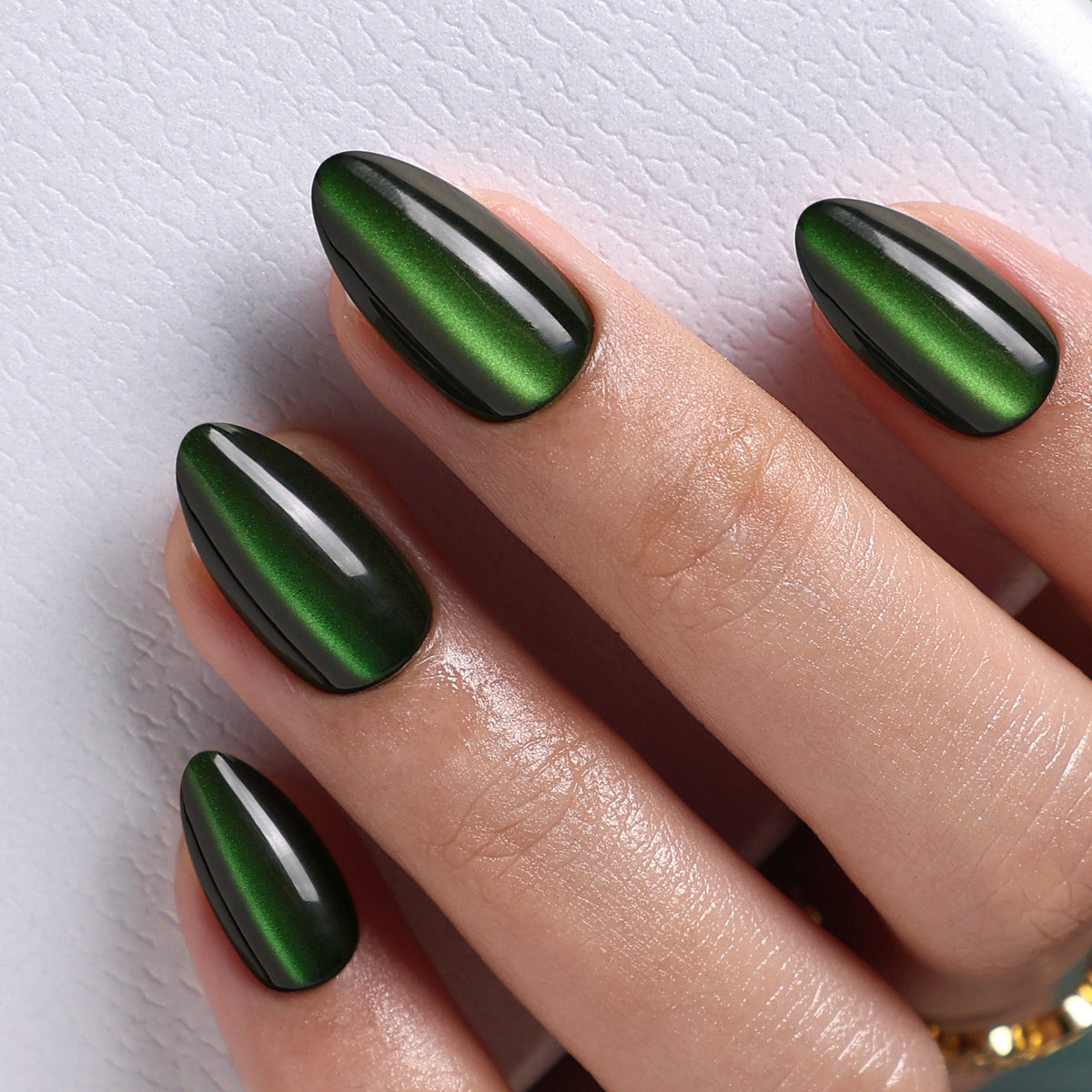 Cat Eye Emerald Green Medium Almond Soft Gel Press-On Nails alternate hand angle view one | SHANGMENG®