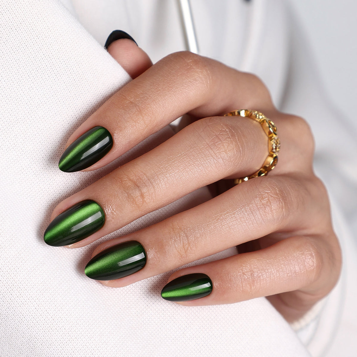 Cat Eye Emerald Green Medium Almond Soft Gel Press-On Nails close up nail texture view one | SHANGMENG®