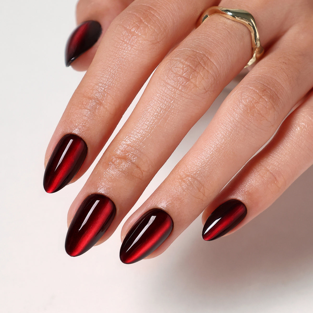 Ruby Heart unhas press-on amendoadas cat eye: vista alternativa da mão, dedos separados | SHANGMENG®
