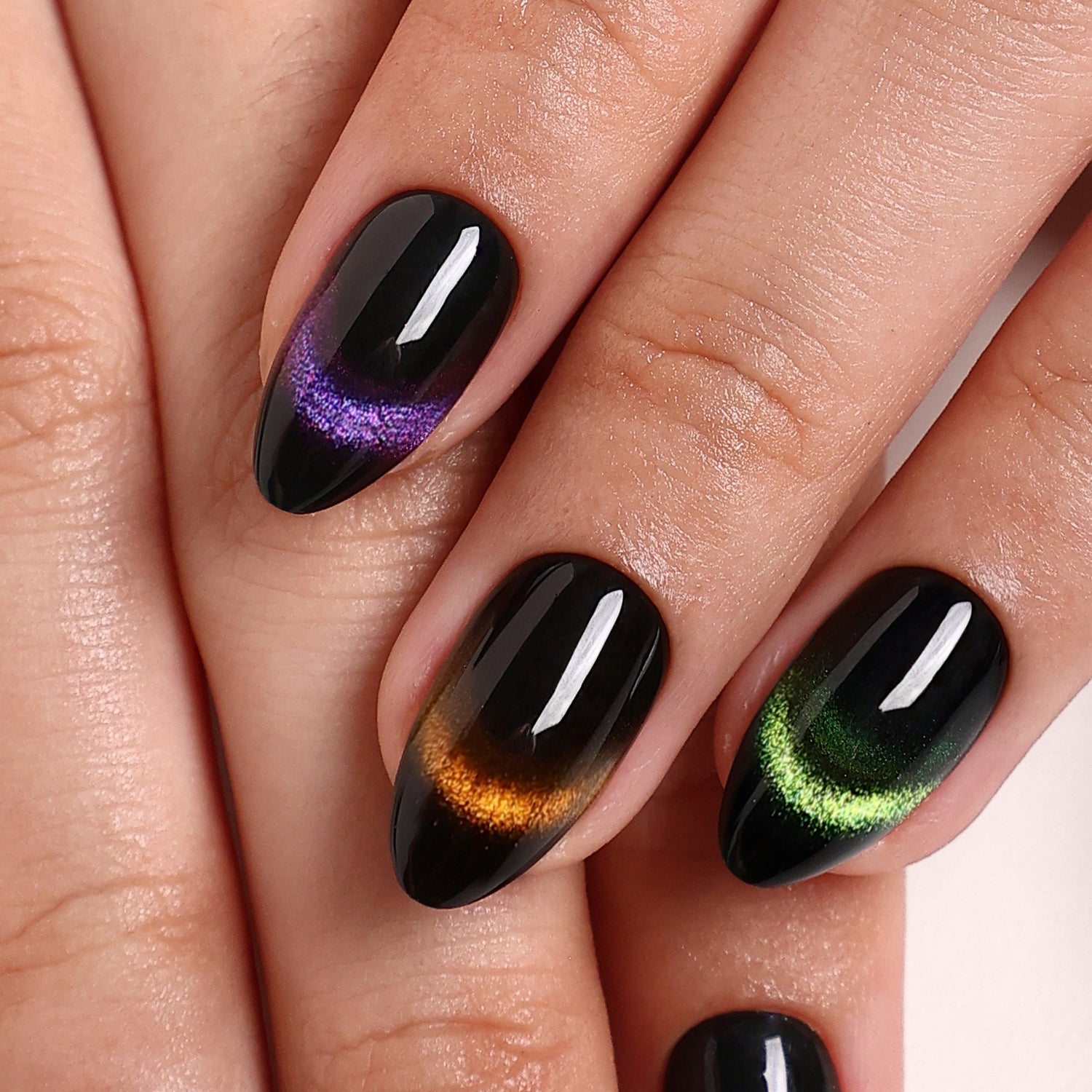 Aurora Muse Five-Shade Cat Eye Short Almond Press-On Nails multicolor finish close-up | SHANGMENG®