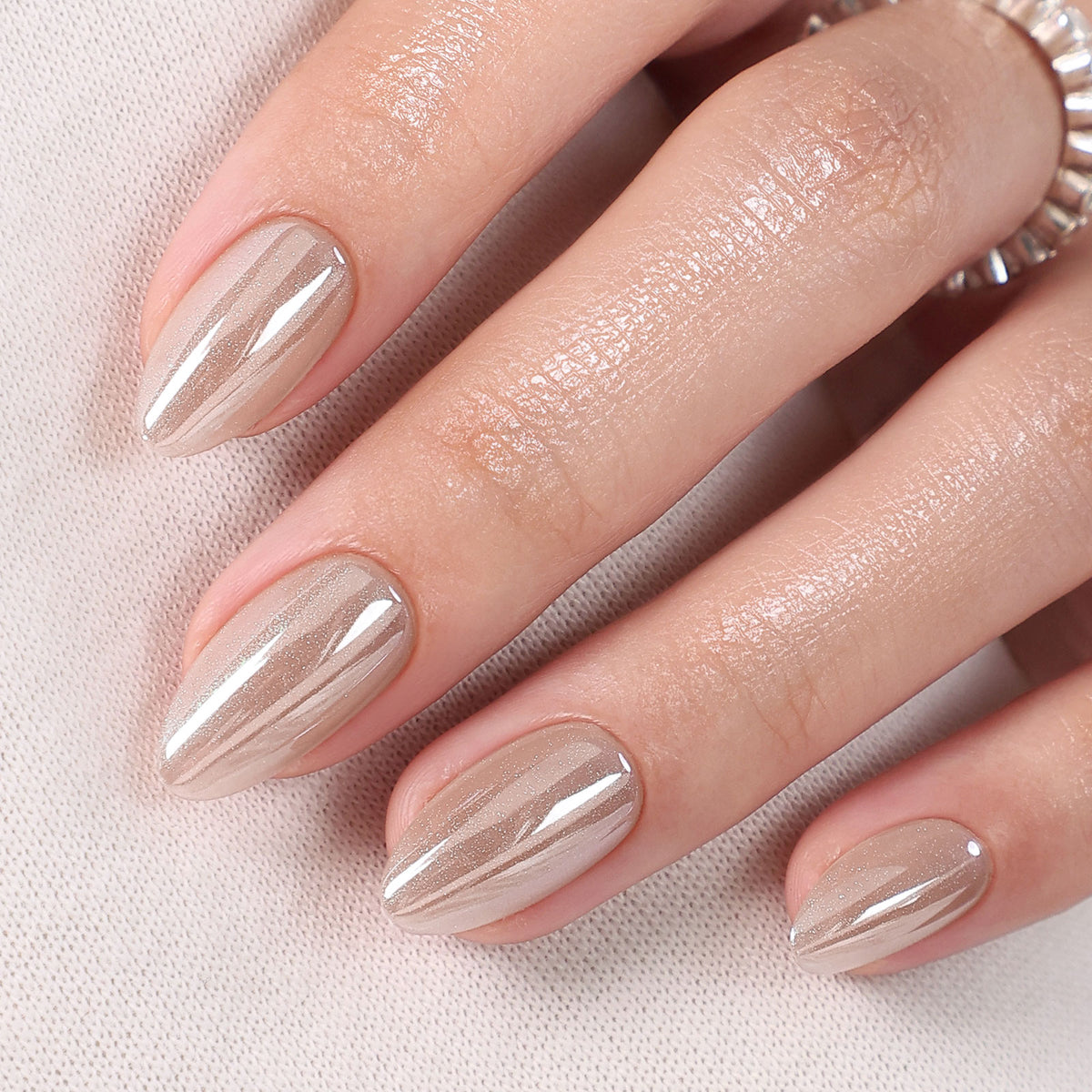 Champagne Dawn Kilau Chrome — Almond Pendek, tampak samping dari set lengkap berbentuk almond pendek | SHANGMENG®