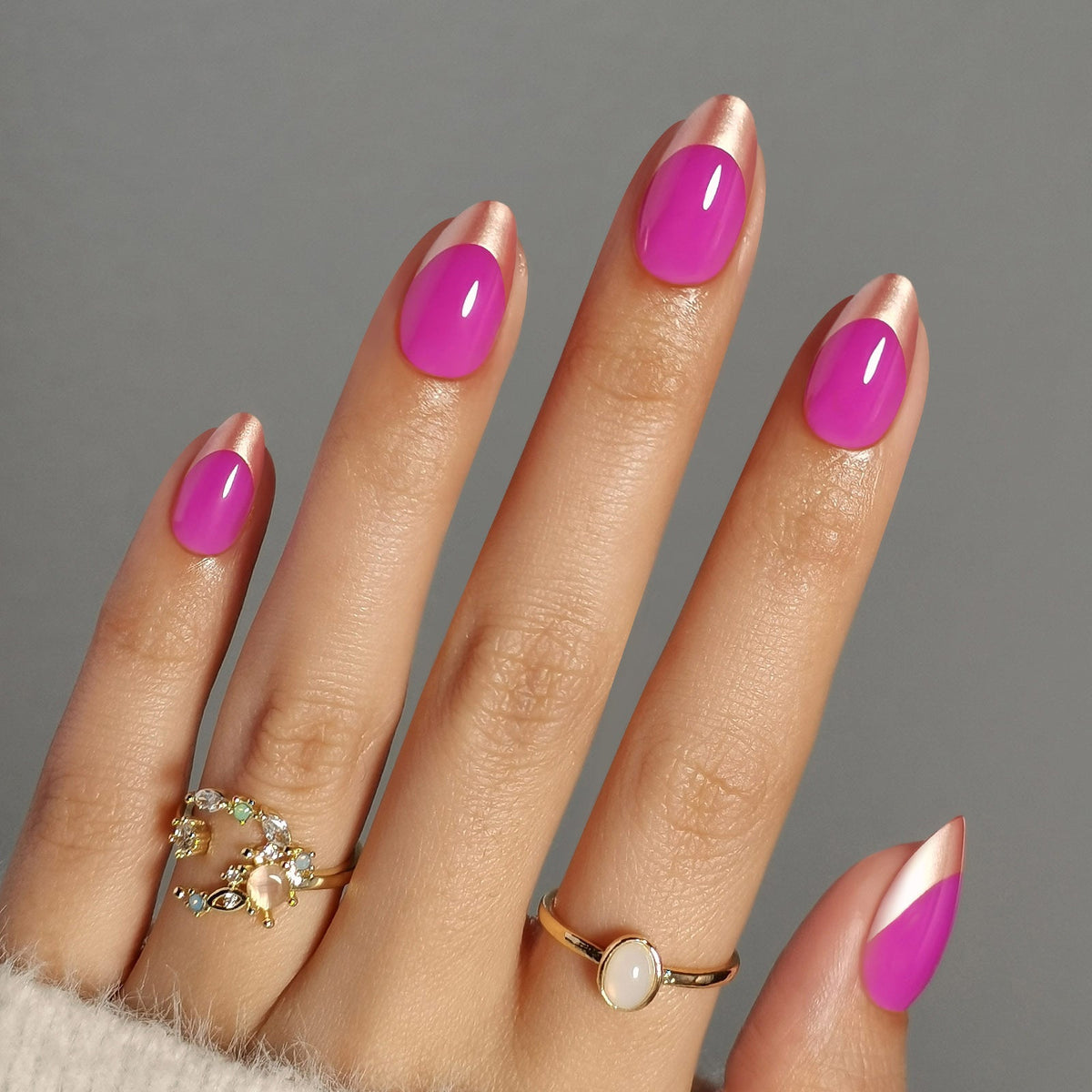 Gambar produk kuku press-on French Tip Chrome Rose Gold berbentuk Almond Pendek 1 | SHANGMENG®
