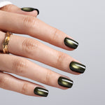 Gilded Noir Cat Eye Black Gold Short Square Press-On Nails angled hand close-up with ring | SHANGMENG®