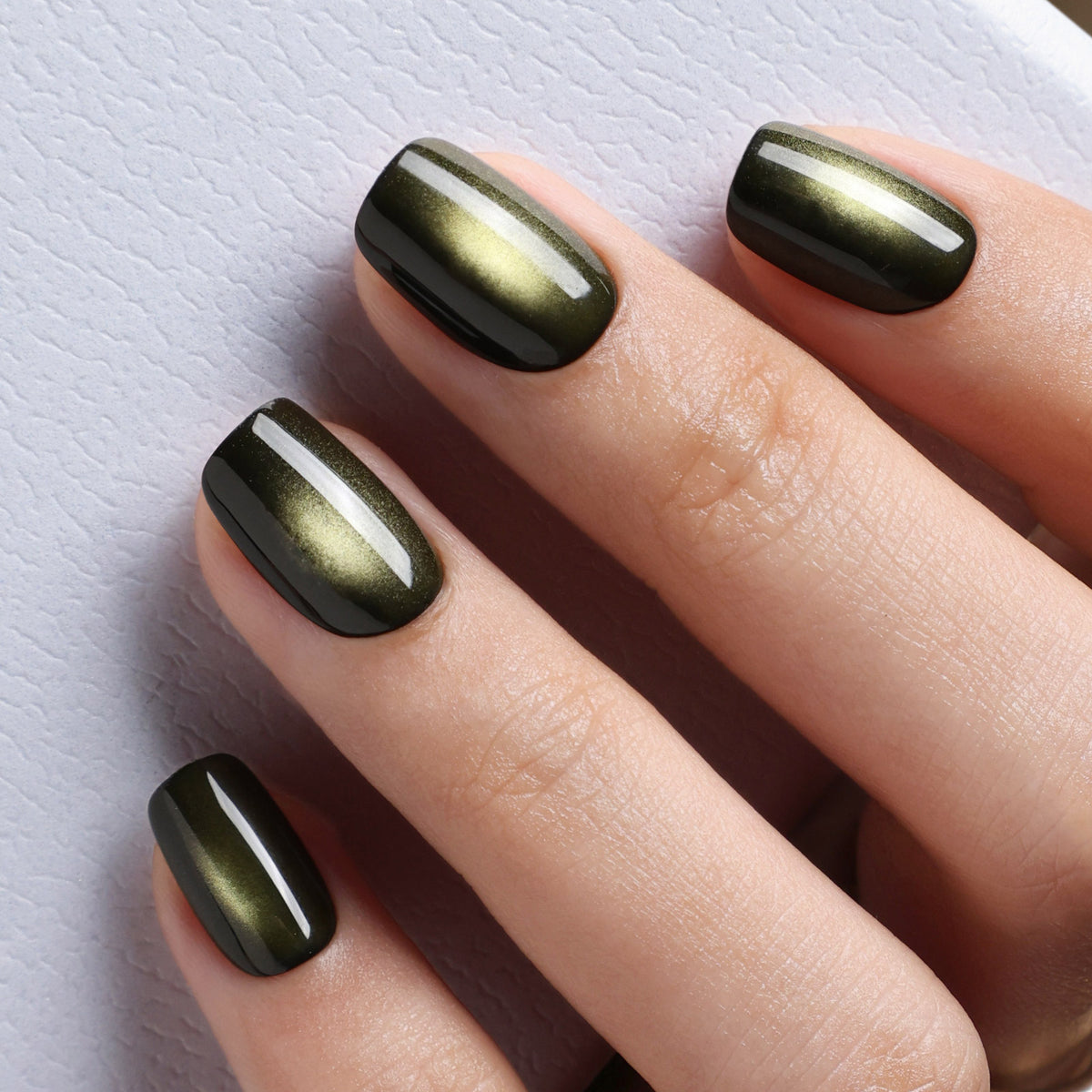Gilded Noir Cat Eye Black Gold Short Square Press-On Nails cat eye gold shimmer finish macro | SHANGMENG®