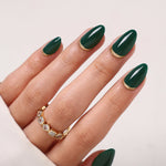 Emerald Muse unhas press-on amendoadas com glitter: vista próxima em leque, glitter esmeralda | SHANGMENG®