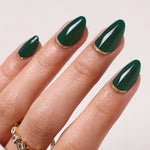Emerald Muse unhas press-on amendoadas com glitter: vista principal em leque, glitter esmeralda ponta dourada | SHANGMENG®