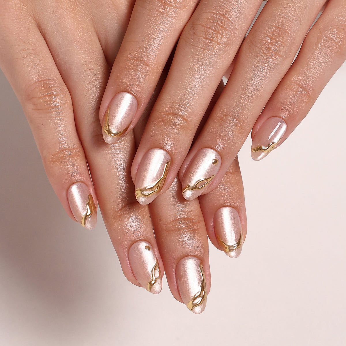 Gold Carving Cat Eye 3D Short Almond Press-On Nails product detail view | SHANGMENG®