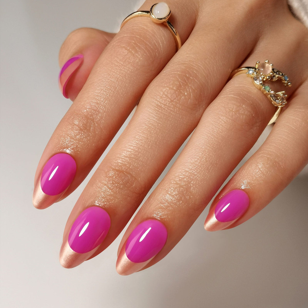 Gambar produk kuku press-on French Tip Chrome Rose Gold berbentuk almond pendek 3 | SHANGMENG®