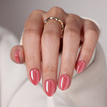 Guava Blush Chrom — Extrakurze Mandelform, Hauptansicht der Hand mit korallrosa Chromnägeln | SHANGMENG®