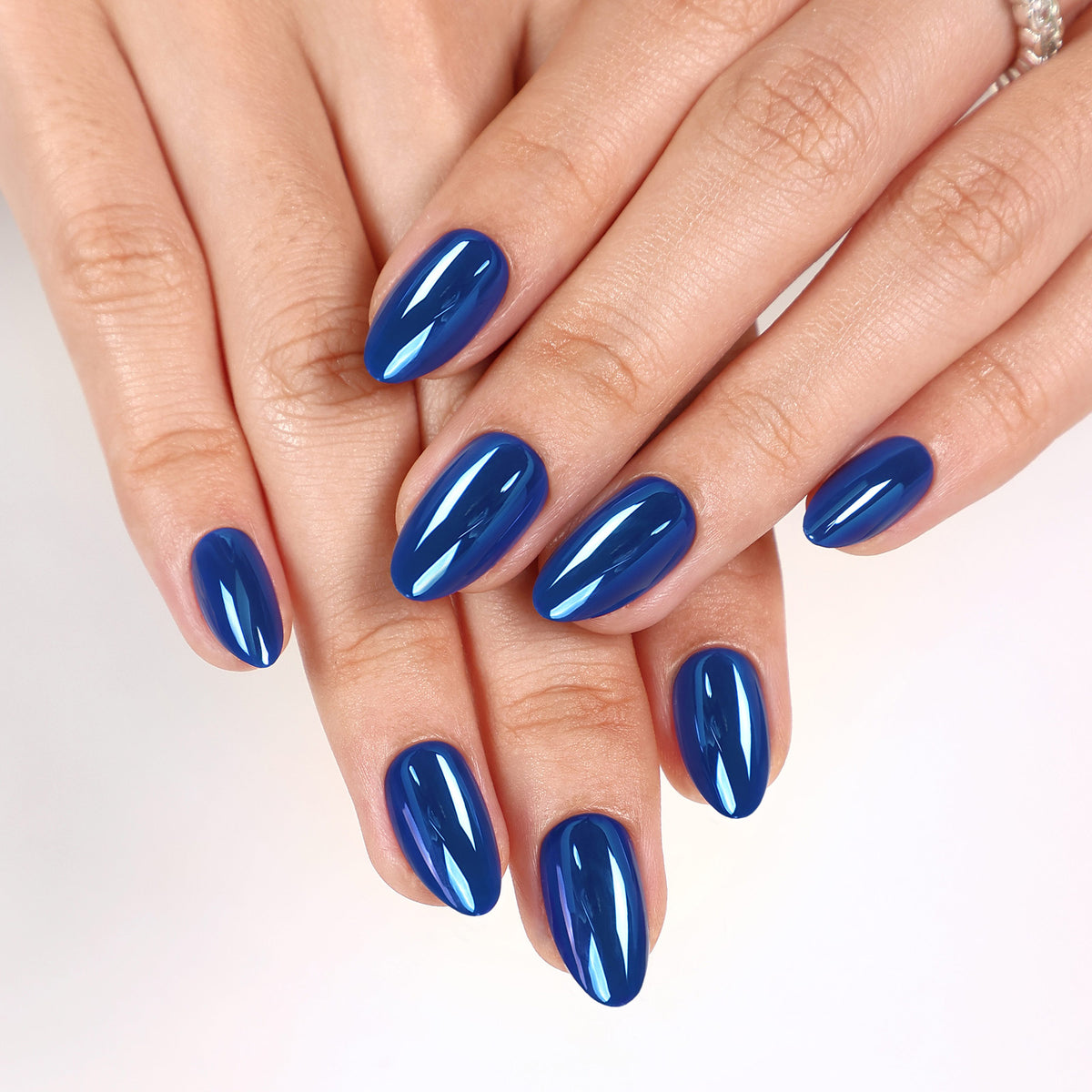 Vista del producto Liquid Cobalt azul cromado — Almendra corta en la mano 5 | SHANGMENG®