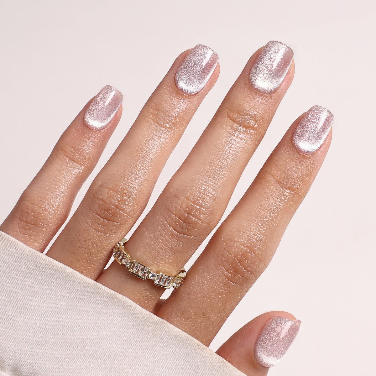 Lunar Arc Cat Eye Silver Short Square Press-On Nails finish close-up on hand | SHANGMENG®