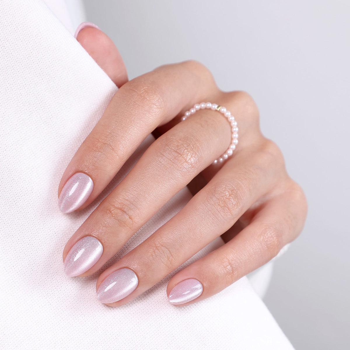 Pearl Blush Cat Eye — Extra Short Almond hand model view in soft daylight | SHANGMENG®