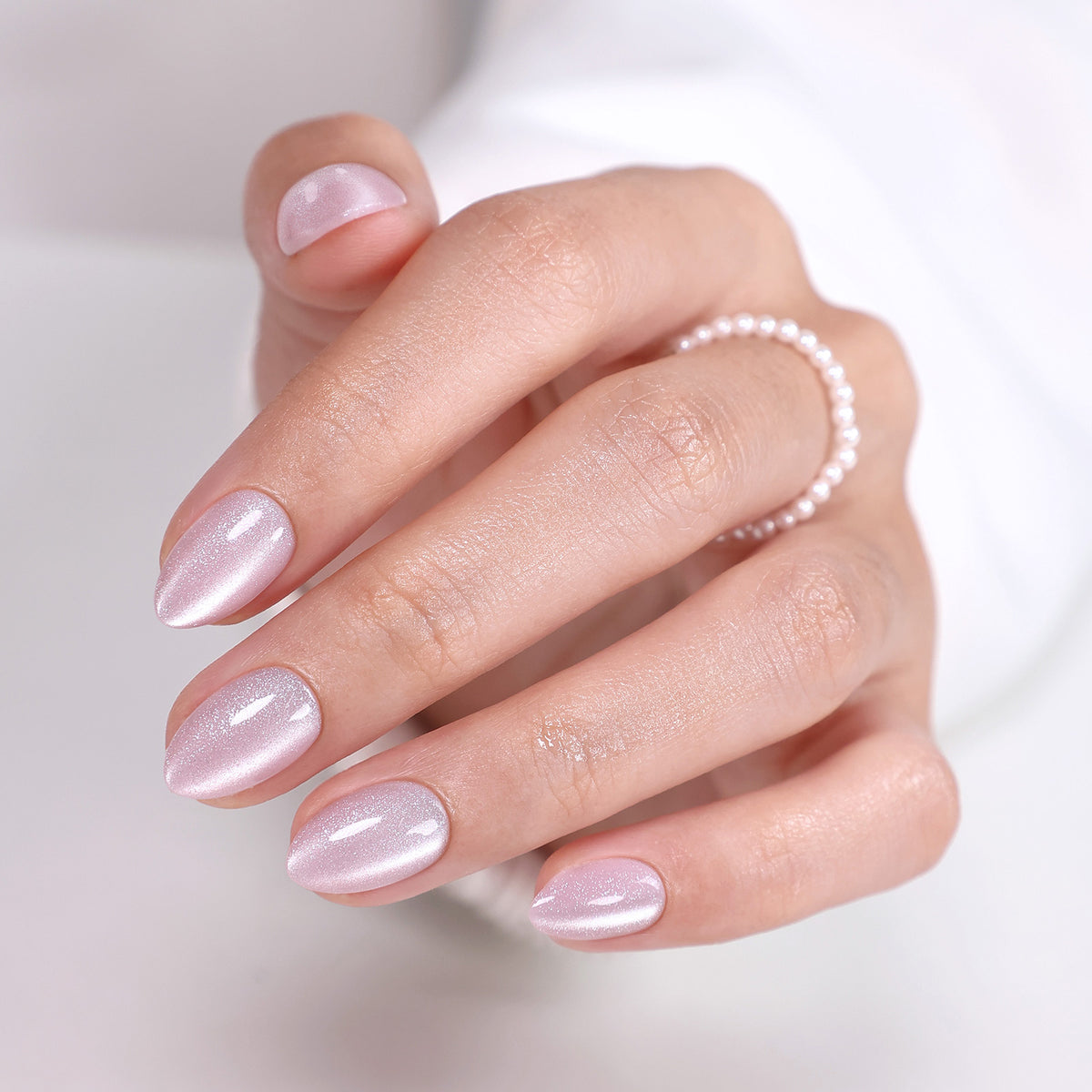 Pearl Blush Cat Eye — Extra Short Almond main hand model view of the pearl cat eye finish | SHANGMENG®