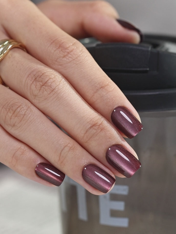 Cocoa Brown Cat Eye Short Square Nails single nail closeup finish | SHANGMENG®