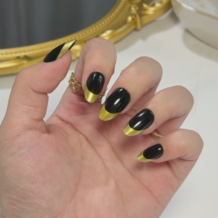 Black and Gold French Tip Press-On Nails single nail closeup finish | SHANGMENG®
