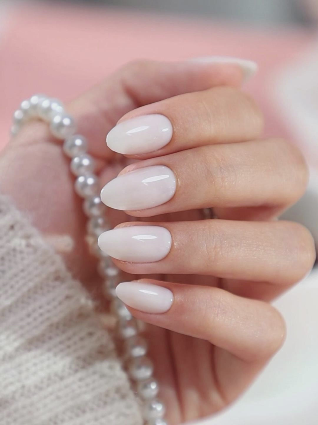 Milky White Short Almond Nails product image 9 | SHANGMENG®