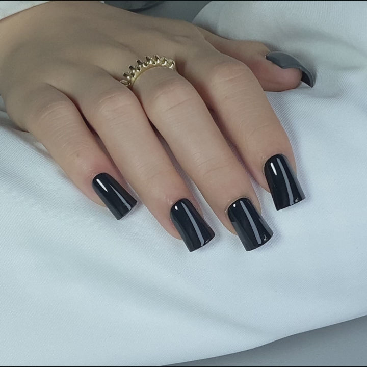 Mirror Black Medium Duck Shape Press on Nails single nail closeup finish | SHANGMENG®