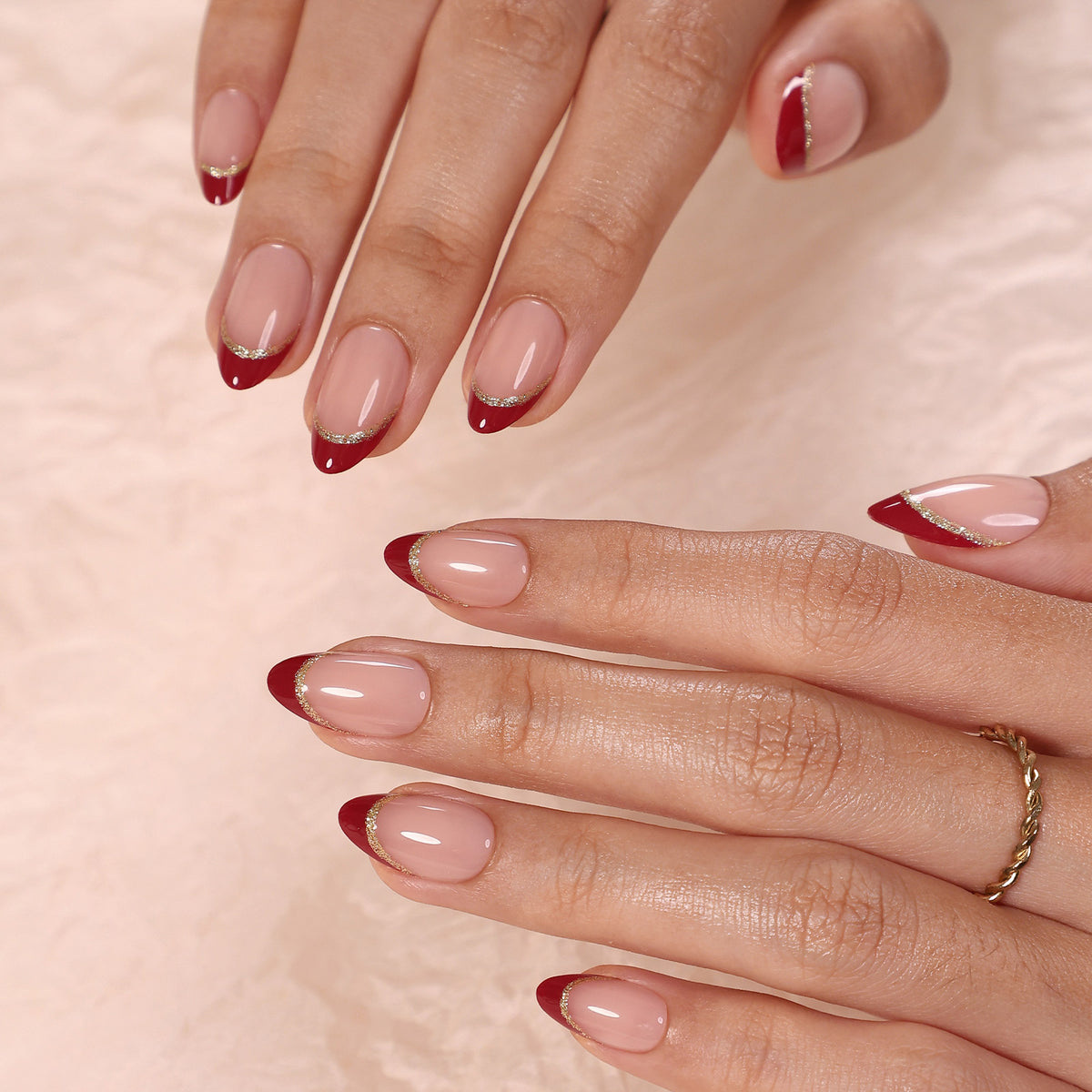 Rouge Muse Francesa en burdeos — Almendra corta vista del producto en la mano 3 | SHANGMENG®