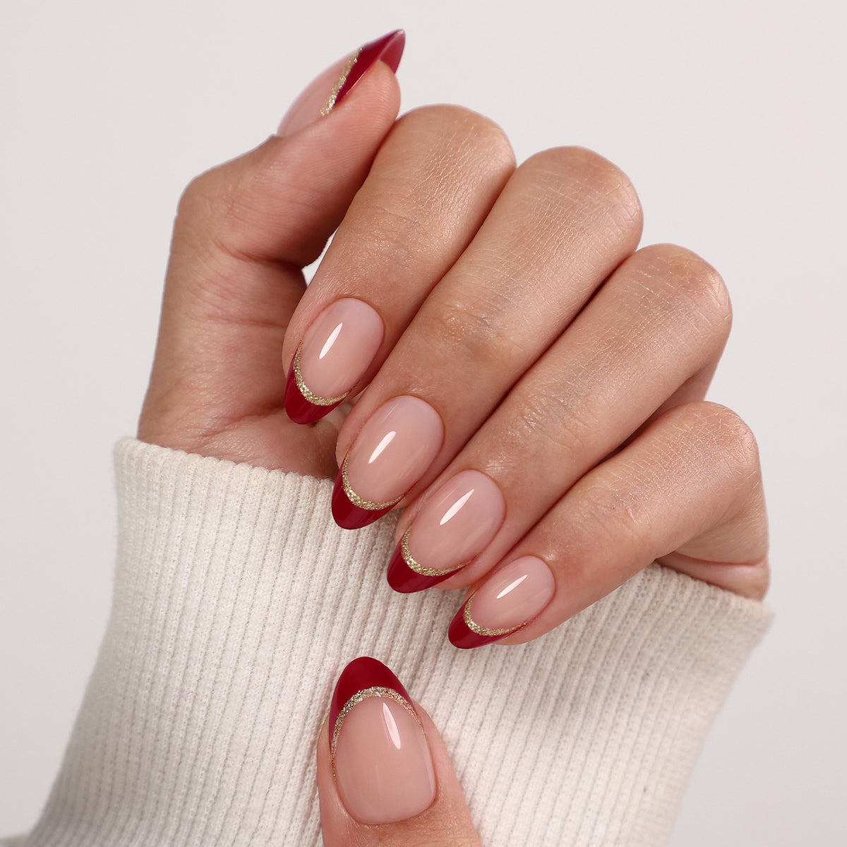 Rouge Muse Francesa en burdeos — Almendra corta vista del producto en la mano 5 | SHANGMENG®