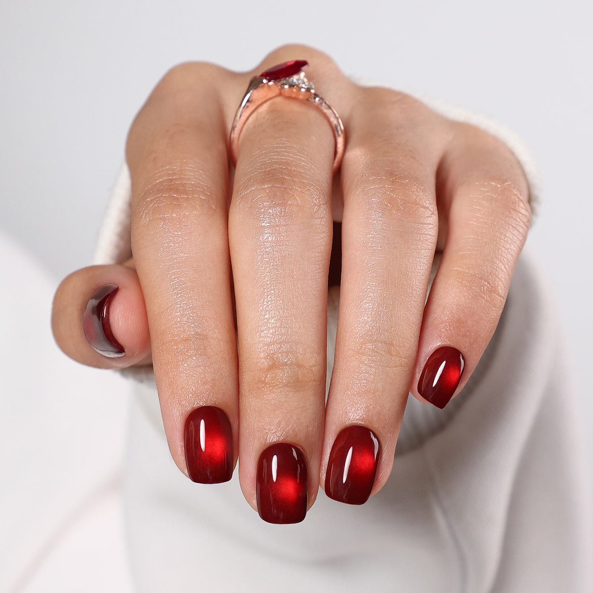 Ruby Halo Wine Cat Eye — Short Square front hand main view of the ruby halo cat-eye wine short square manicure | SHANGMENG®